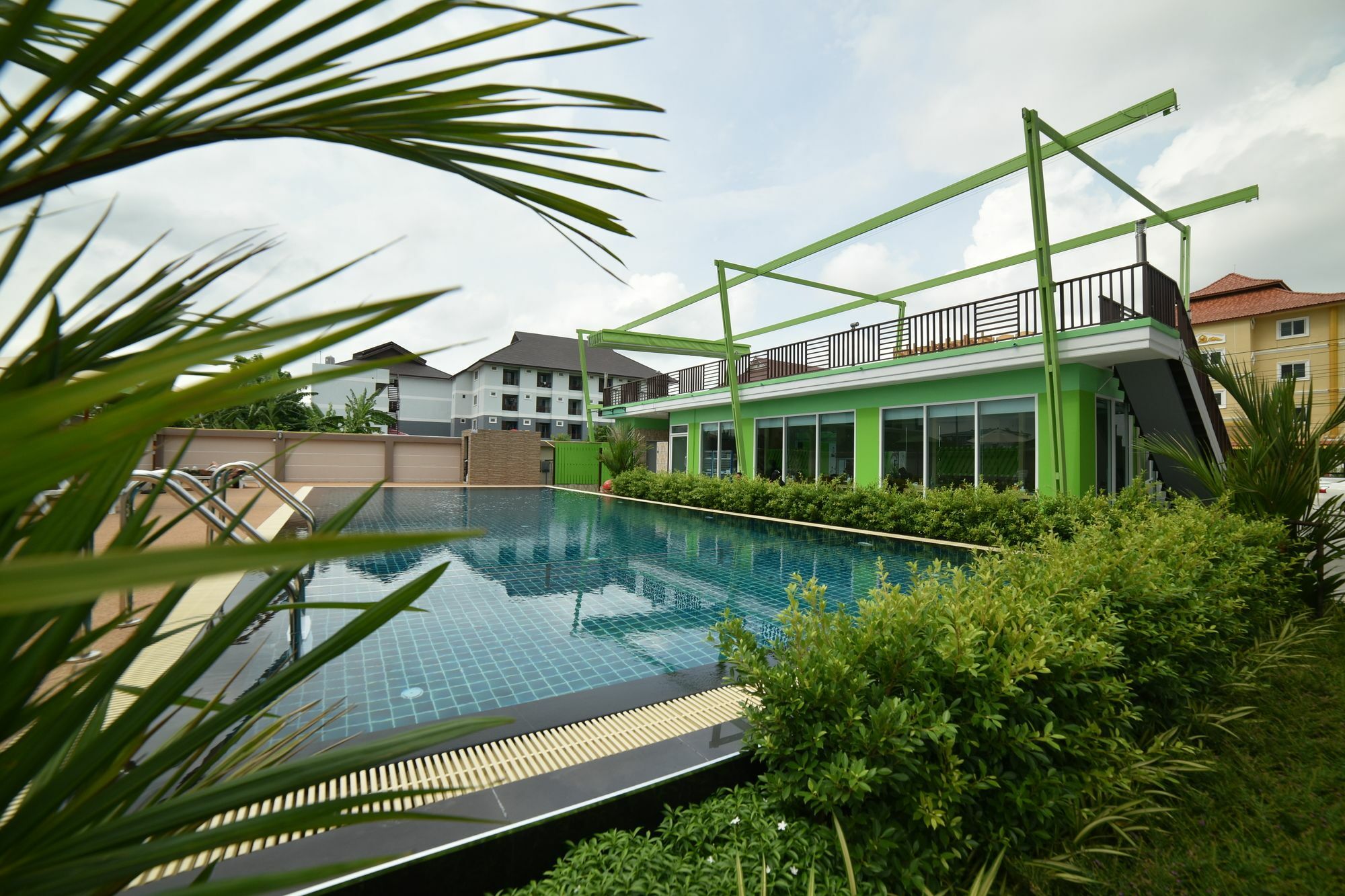 Gold Airport Suites Bangkok Exterior foto