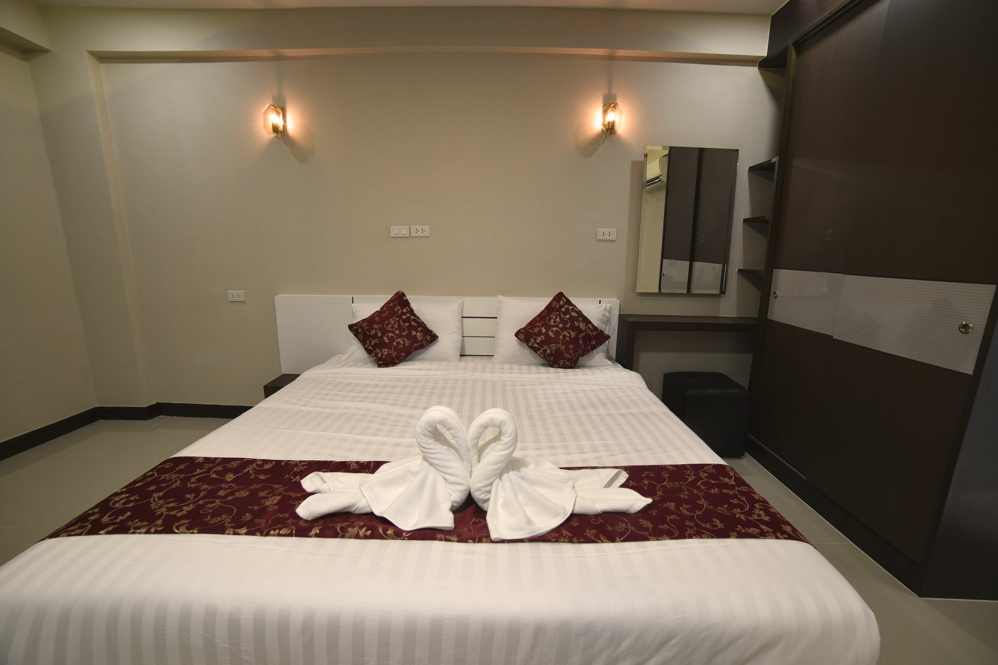 Gold Airport Suites Bangkok Exterior foto