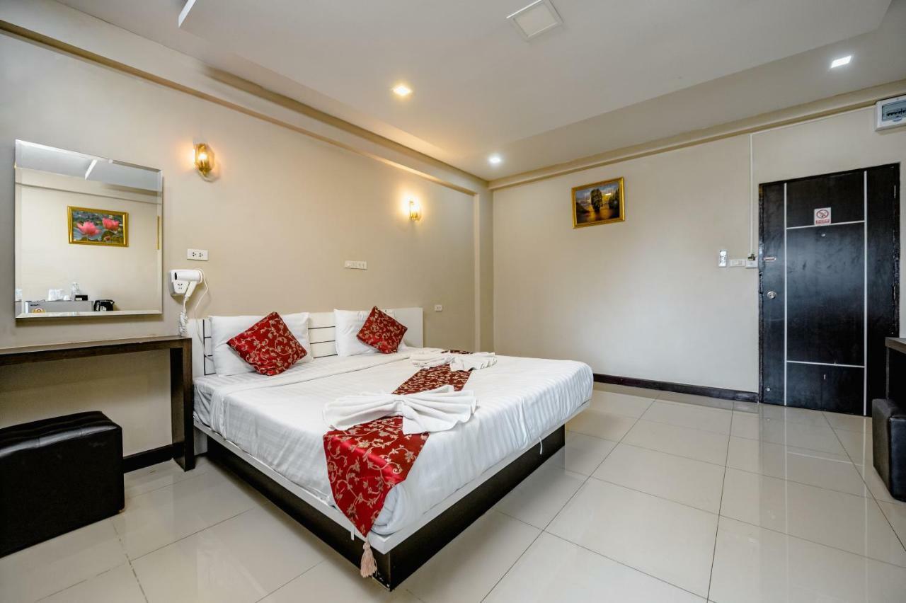Gold Airport Suites Bangkok Exterior foto